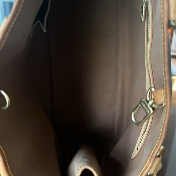 Louis Vuitton Batignolles Horizontal Shoulder Bag - Picture 13 of 15